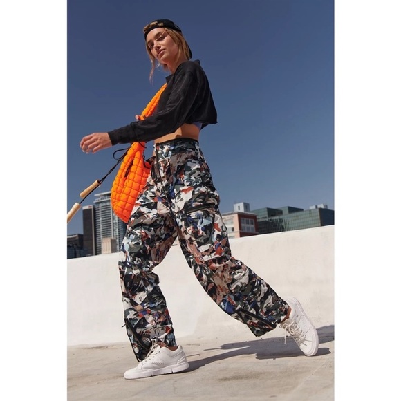 Free People Movement My Boo Pant Camo Cargo Zipper Size Small NWT - Picture 2 of 16